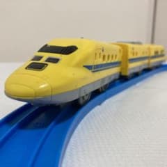 プラレール　ドクターイエロー(3両目は別売りの光る車両)のサムネイル
