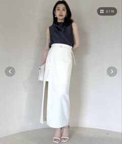 anuausホワイトタイトスカート スリット入り ベルト付き anuausホワイトタイトスカート スリット入り ベルト付き - メルカリ