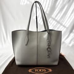 良品✨ トッズ　ジョイ　トートバッグ　オールレザー　肩掛け　チャーム付　ネイビー 良品 トッズ ジョイ トートバッグ レザー チャーム付き 上品 お洒落