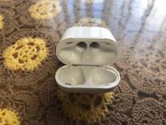 値下げ Apple AirPods 充電ケース　第一世代③のサムネイル