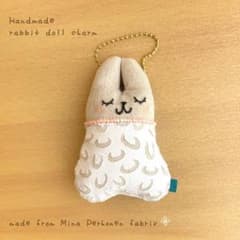 ミナペルホネン おしゃれなうさぎさんのチャーム.bのサムネイル