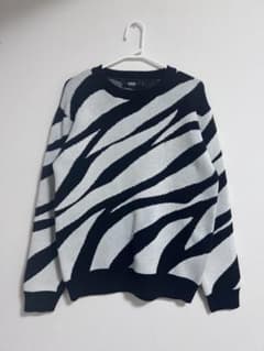 AZUL BY MOUSSY ゼブラ柄 クルーネックニットのサムネイル