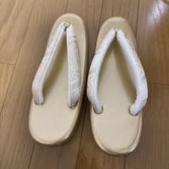 ゴールド草履とホワイト足袋のセットのサムネイル