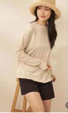 【FILA】ラッシュガード付き 4点セット水着　Mサイズのサムネイル