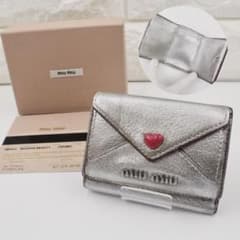付属品完備「美品・希少」miu miu マドラスラブ　3つ折り財布　シルバーのサムネイル