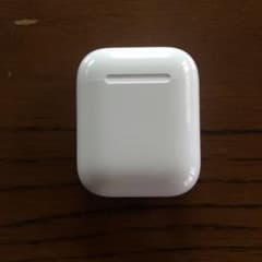 Apple AirPodsケース　充電器のサムネイル