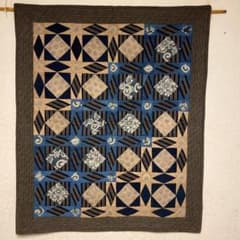 刺繍と古布パッチワークキルト 和風タペストリー 古布 和柄 パッチワーク タペストリーorマット - ATELIER-F.S