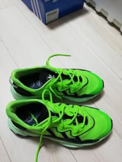スニーカーのサムネイル