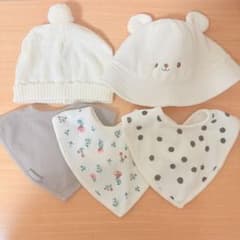 【状態◎】ベビー帽子 スタイ 5点セットのサムネイル