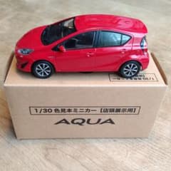 トヨタ アクア　サンプル ミニカーのサムネイル