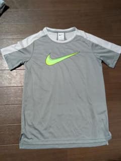 NIKE Tシャツのサムネイル