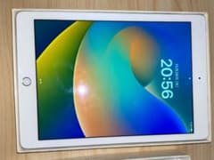 iPad 第5世代 32GB Cellular SIM可 箱付きのサムネイル