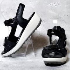 人気デザイン】極美品 fitfit【23】厚底 3ベルト コンフォートサンダル