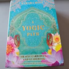 【英語版】A Yogic Path オラクルカード ガイドブック付のサムネイル
