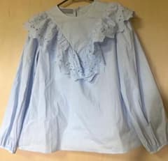 美品　Vフリルレースブラウスのサムネイル