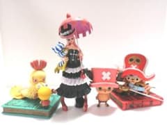 ワンピースのペローナとチョッパーの3体フィギュアセット！のサムネイル