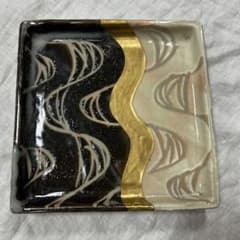 仙山窯/安藤日出武 造/金彩波紋大皿/飾皿/共箱/陶磁器/焼物 - メルカリ