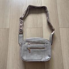 ★新品未使用★ ショルダーバッグ グレー 花柄ストラップのサムネイル