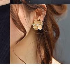 かわいいお花のピアスのサムネイル