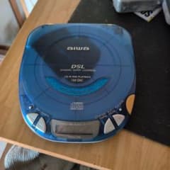 aiwa ポータブルCDプレーヤー XP-V310 青ジャンク品 - メルカリ