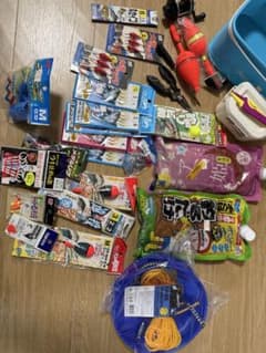 釣り具セット　浮き・釣り針・餌のサムネイル