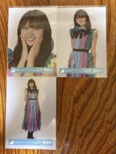 日向坂46　生写真　山下葉留花　ハピマジ　ストライプ衣装　セミコンのサムネイル