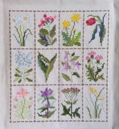 花の刺繍クロスステッチ作品