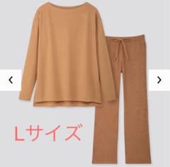 ソフトニットジャージーセット　UNIQLOのサムネイル