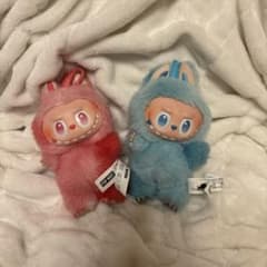 labubu bigintoenegy hope love ラブブ　赤　青のサムネイル