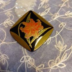 鼈甲蒔絵付き雲模様ブローチペンダント 鼈甲 ブローチ 螺鈿蒔絵 孔雀 ペンダント兼用 K18金具 べっ甲 本鼈甲