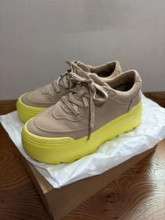 UGG プラットフォームスニーカー ベージュ/イエロー UGG プラットフォームスニーカー ベージュ/イエロー - メルカリ