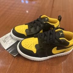 ジョーダン 1 LOW ALT TD イエロー/ブラックのサムネイル