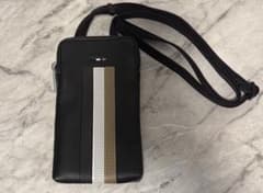 ヒューゴボス シグネチャーストライプ フェイクレザー スマホ