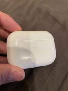 Apple AirPods pro 第1世代　本体と右耳のみのサムネイル