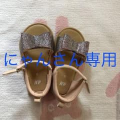 値下げ！未使用キラキラベビーサンダル H&Mのサムネイル