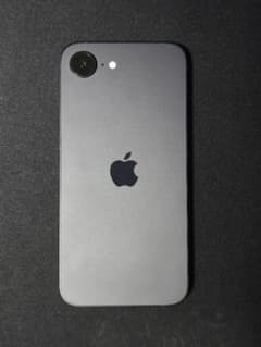 充放電回数6回のみ✨ Iphone 16e 128GB 国内版 充放電回数6回のみ✨IPhone 16e 128GB 国内版 - メルカリ