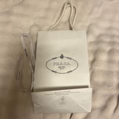 PRADA ホワイト ショッパー リボン付き - メルカリ
