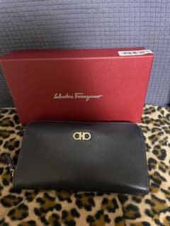Salvatore Ferragamo ブラック 長財布 箱付きのサムネイル