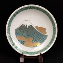 S334九谷焼 極彩色富士小紋様 飾皿 大皿 四代 上出喜山作 共箱 S334九谷焼 極彩色富士小紋様 飾皿 大皿 四代 上出喜山作 共箱 - メルカリ