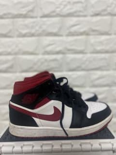 Air Jordan 1 Midのサムネイル