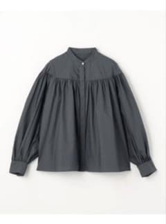 UNITED ARROWS ギャザー バンドカラーブラウス　ダークグレーのサムネイル