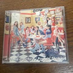 NiziU Take a picture / Poppin' Shakin'のサムネイル