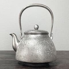 時代 純銀製 銀瓶 長養斎 造 生秀館 約355g 虫喰摘 煎茶道具 鉄瓶 急須 時代 純銀製 銀瓶 長養斎 造 生秀館 約355g 虫喰摘 煎茶道具 鉄瓶 急須