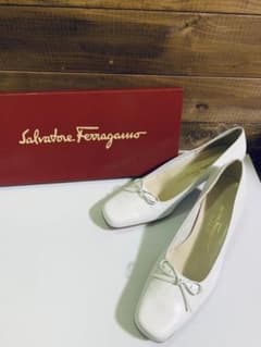 未使用❤️Salvatore Ferragamo パンプス　24.5cmのサムネイル