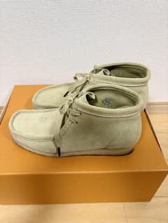 【鑑定済】クラークス ワラビーブーツ　ベージュ　clarksのサムネイル