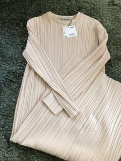 zara プリーツワンピースのサムネイル