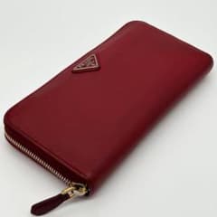 PRADA サフィアーノ ラウンドファスナー 長財布 レッド - メルカリ