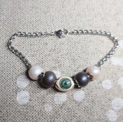 シルバーブレスレット カスタムビーズ お守りチャーム 目のビーズが個性的☆