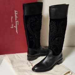 美品 サルヴァトーレ フェラガモ 6C ブラック 刺繍 ロングブーツ