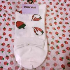 新品☆PUNYUS いちごみるく 靴下のサムネイル
